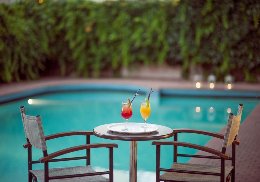 Akali-Hotel-by-the-pool