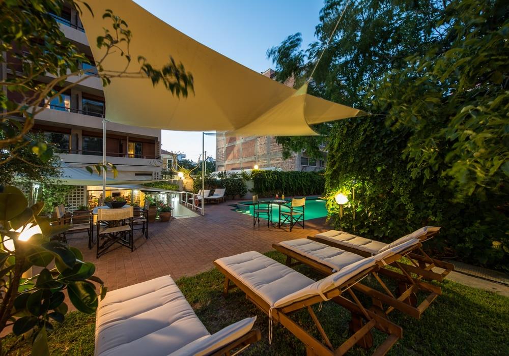 Akali-Hotel-swimming-pool-area