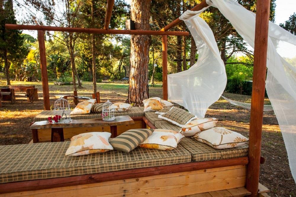 sittng area exterior