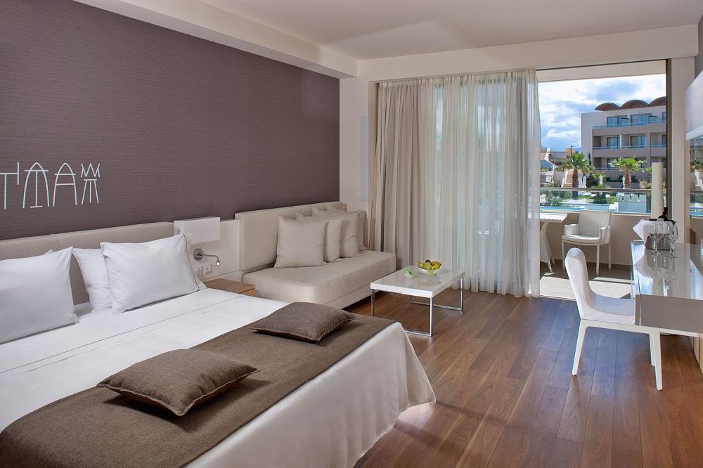 deluxe room with pool view