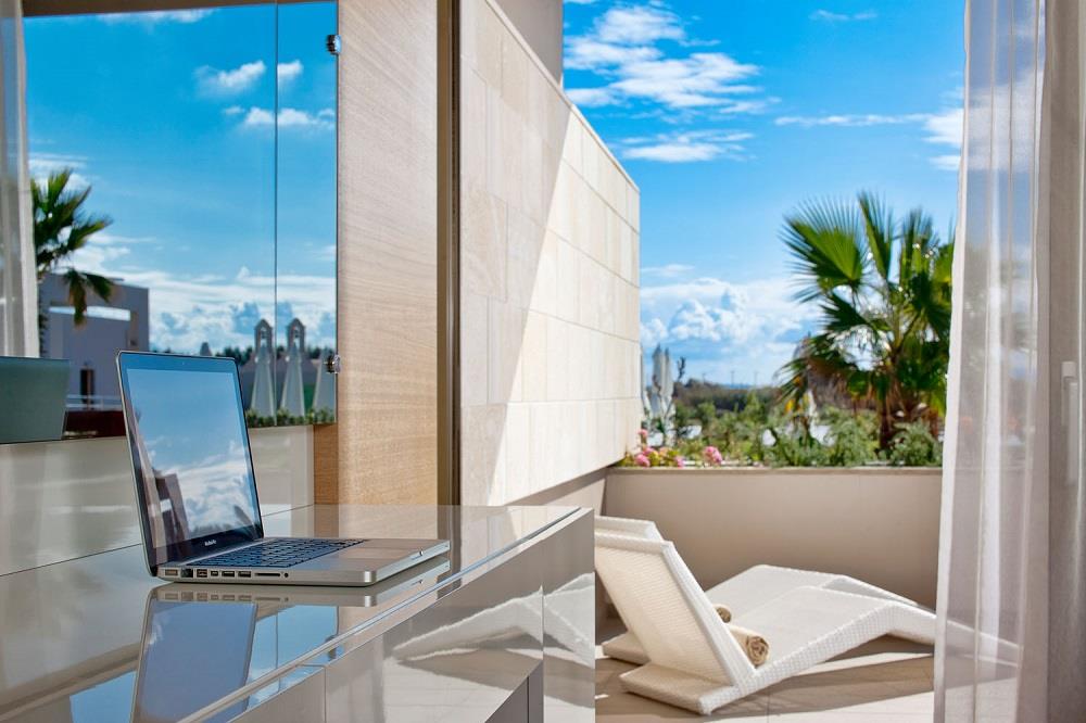 deluxe room with shared pool