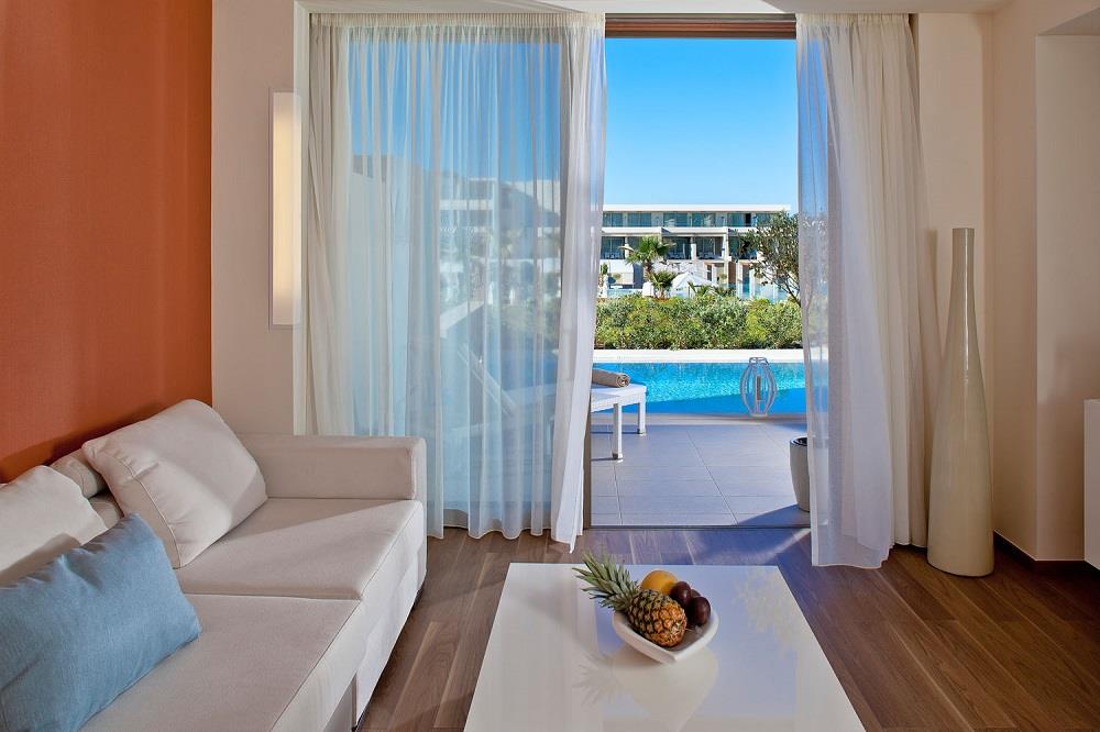 deluxe suite with private pool