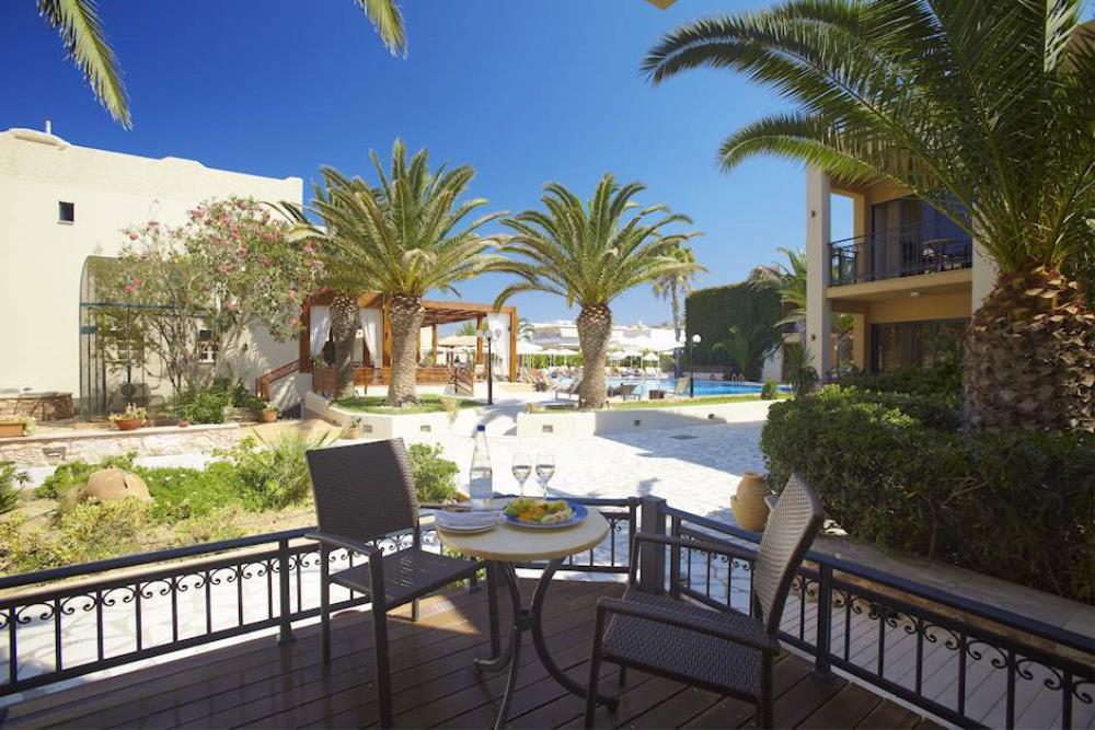 atlantis1_pool-view-L