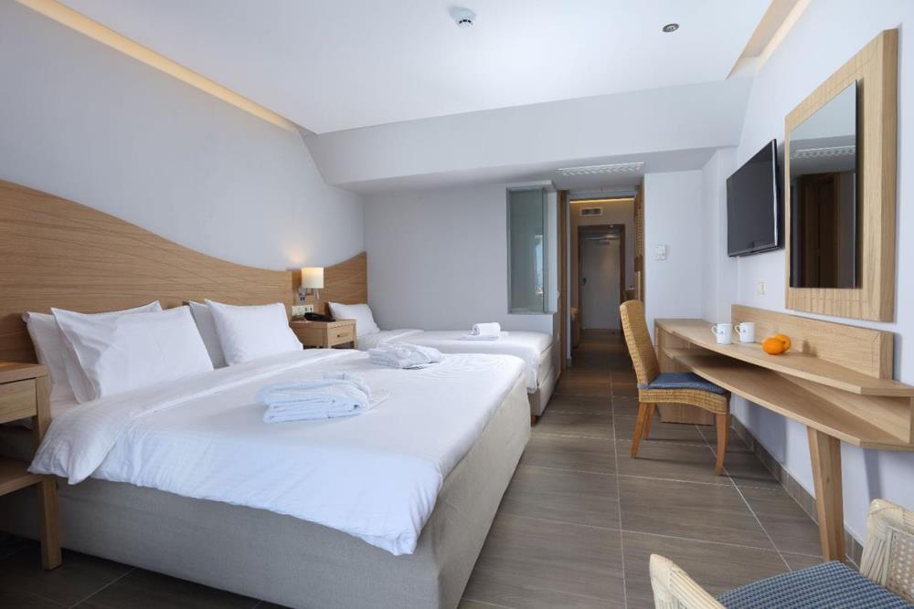 family_2_bedroom_open_plan_garden_view2