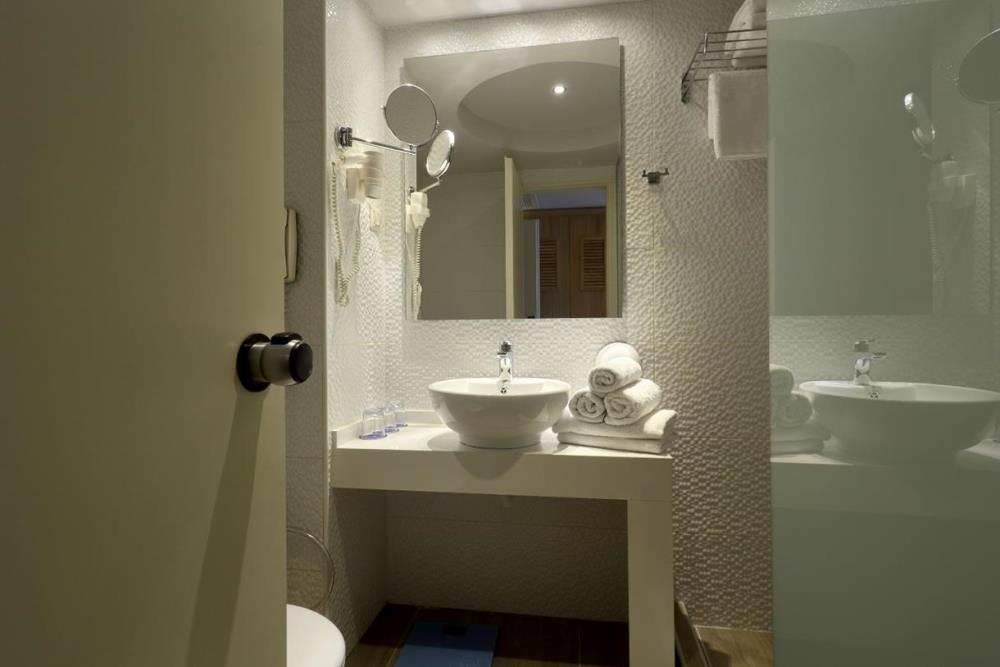 family_2_bedroom_open_plan_garden_view4