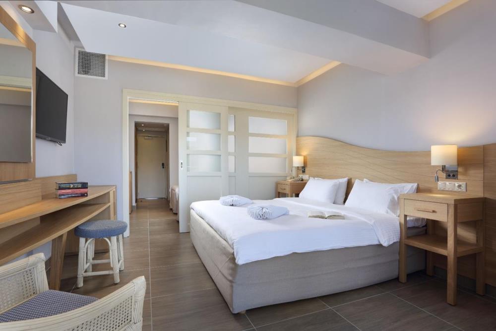 family_sea_view_sliding_door1