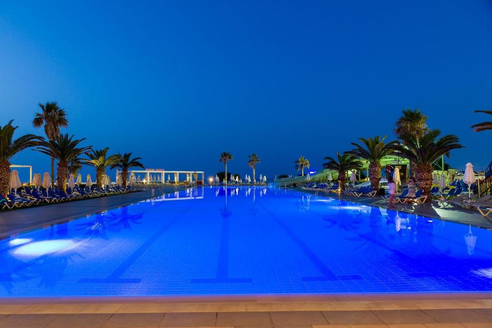 swimming_pool_night_view1
