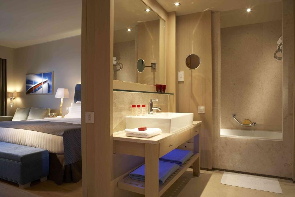 Deluxe SeaView Pool1