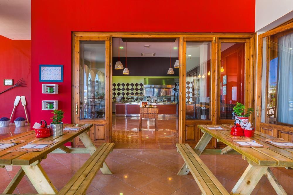 Kipriotis_Panorama_Souvlaki_More_-_Terrace