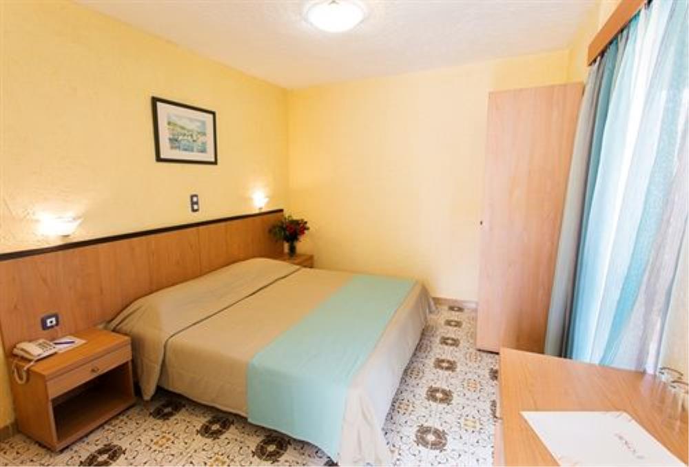 Economy Room