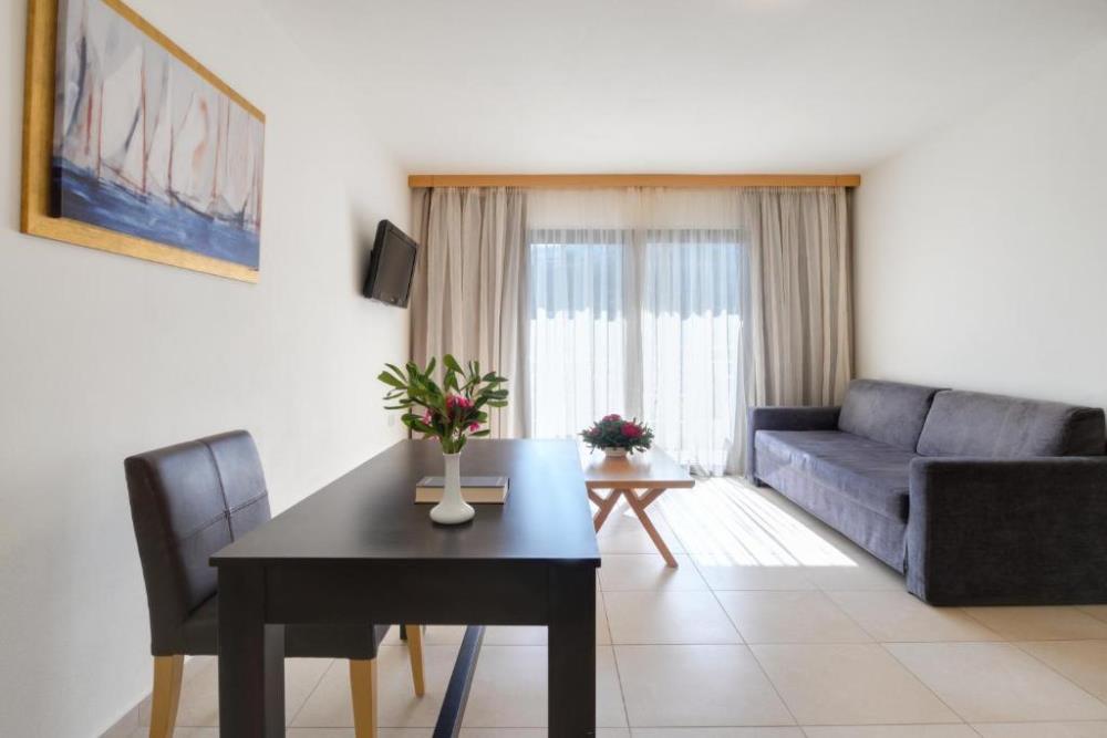 One-Bedroom Suite2