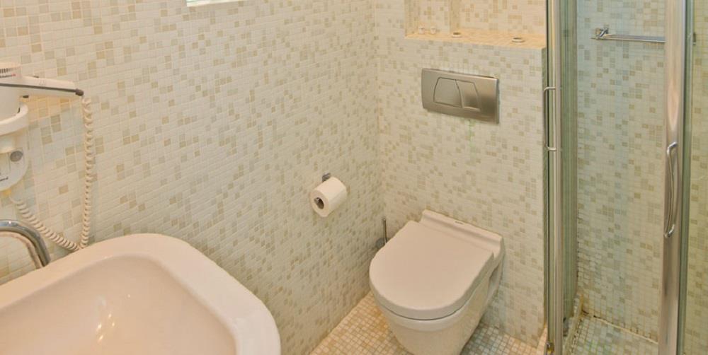 bathroom superior room