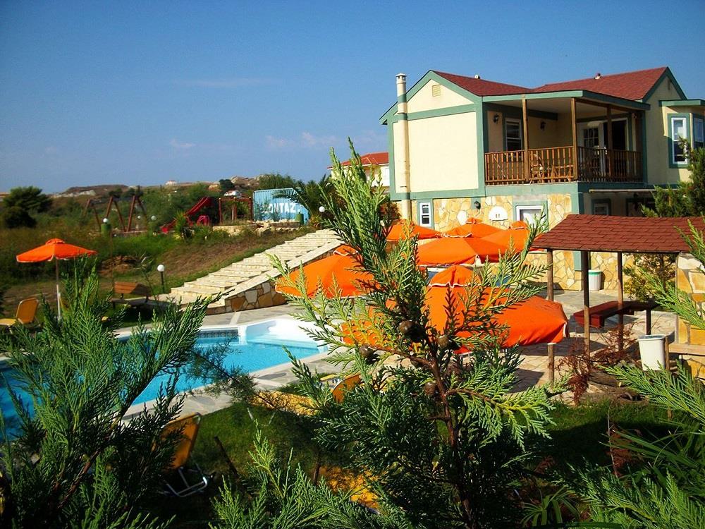 villas with private pool