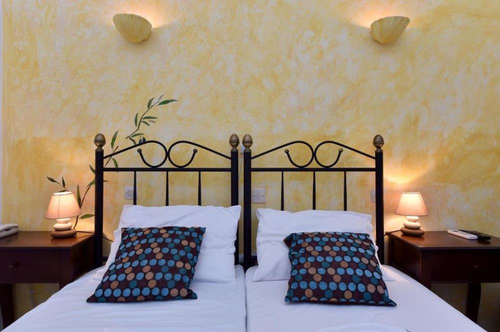 Standard Double or Twin Room7