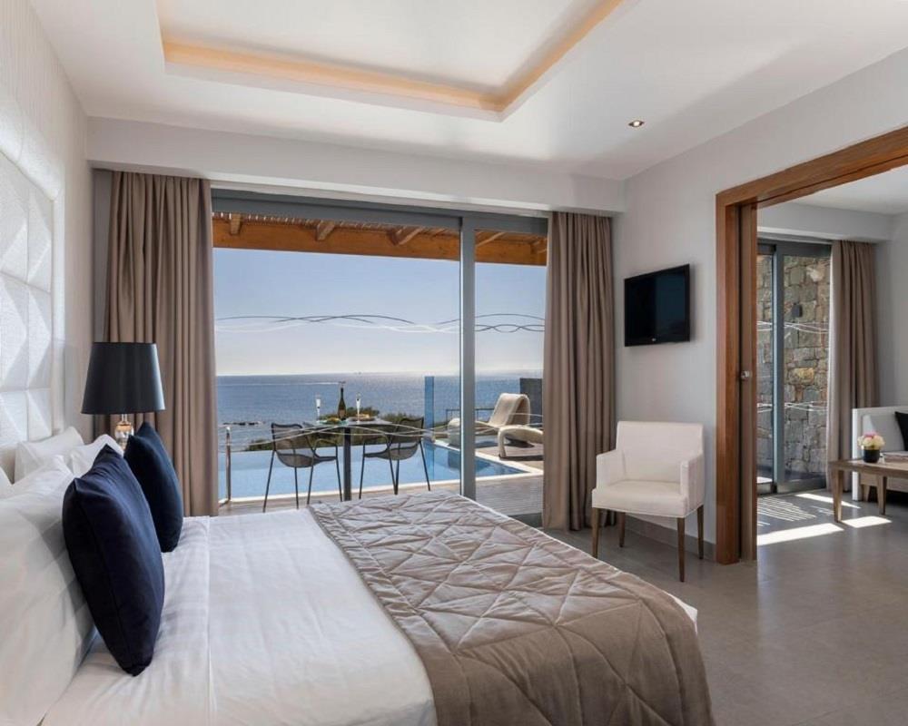 Executive Suite with Private Pool & Sea View