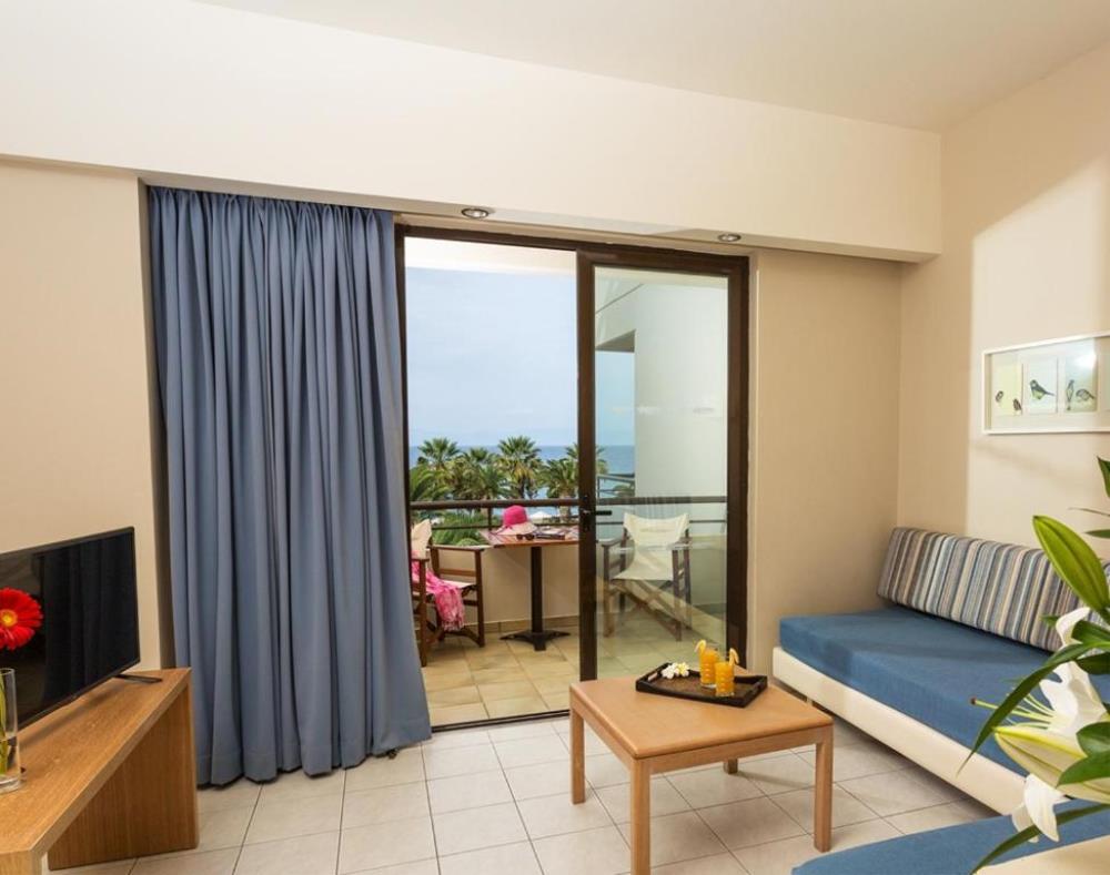 One Bedroom Apartment Sea View