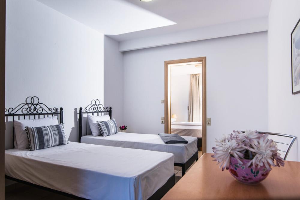 Superior-One-Bedroom-Apartment-9-scaled