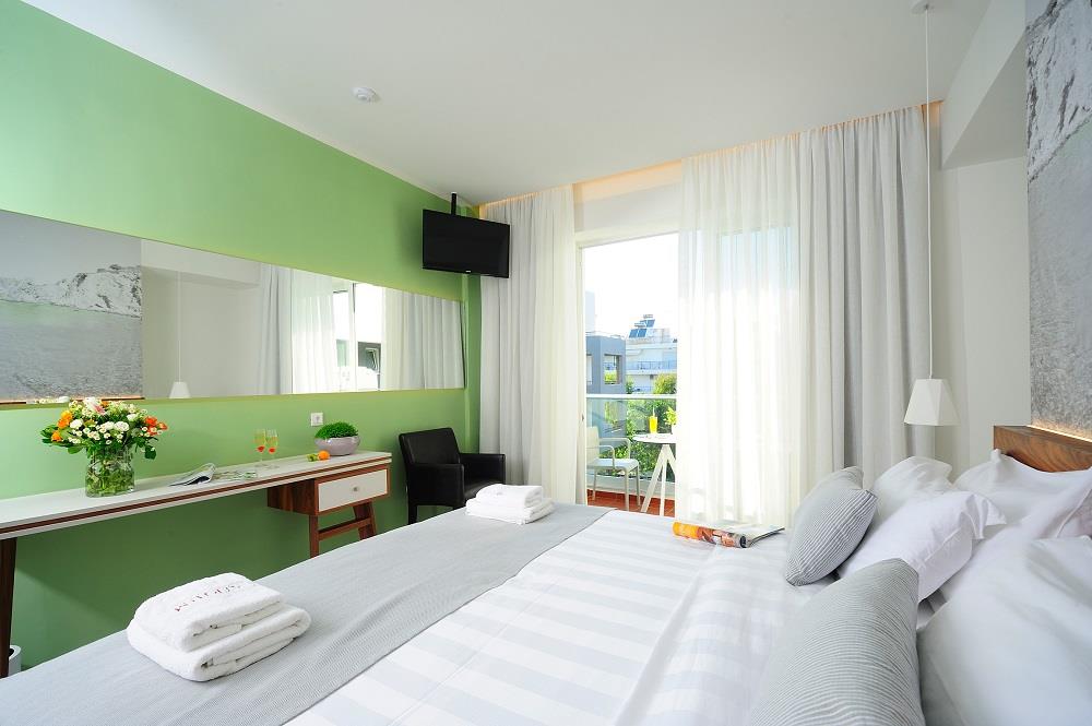 Deluxe Room Pool view