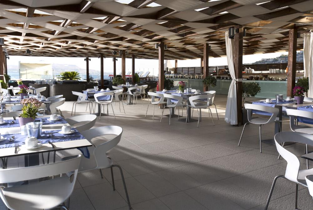 Residence-Panoramic-Tables-Breakfast-tablet