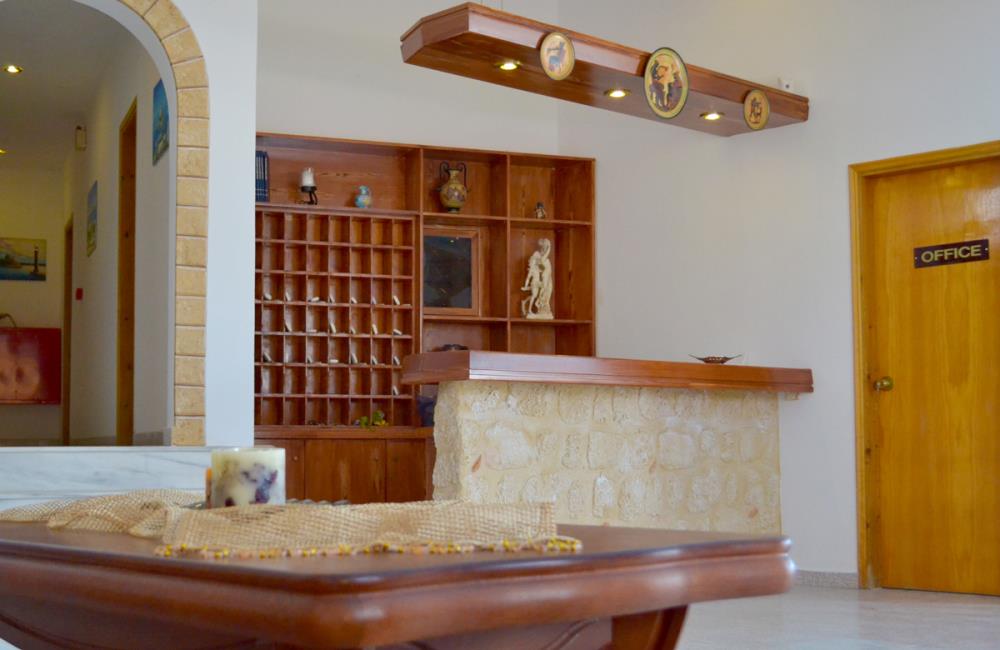 summer_breeze_hotel_reception