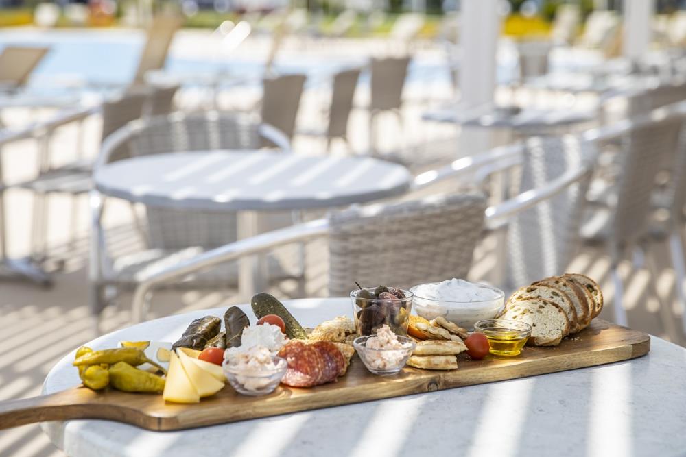 Restaurants & Bars 13