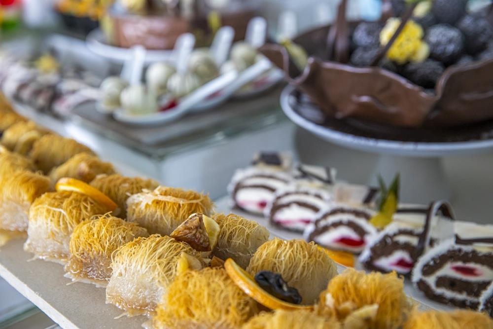 Restaurants & Bars 16