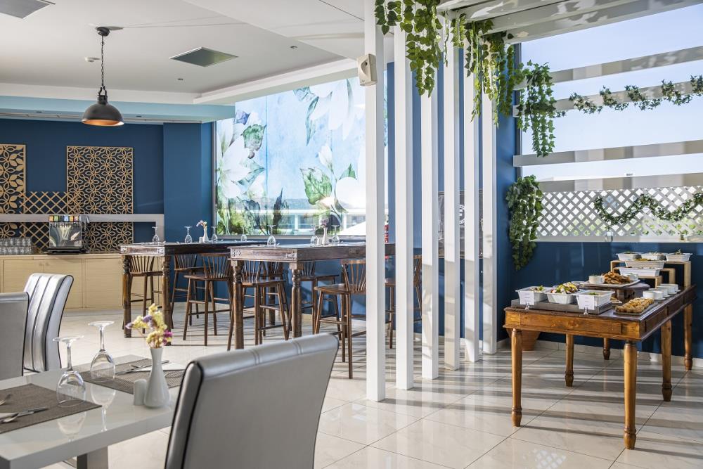 Restaurants & Bars 8