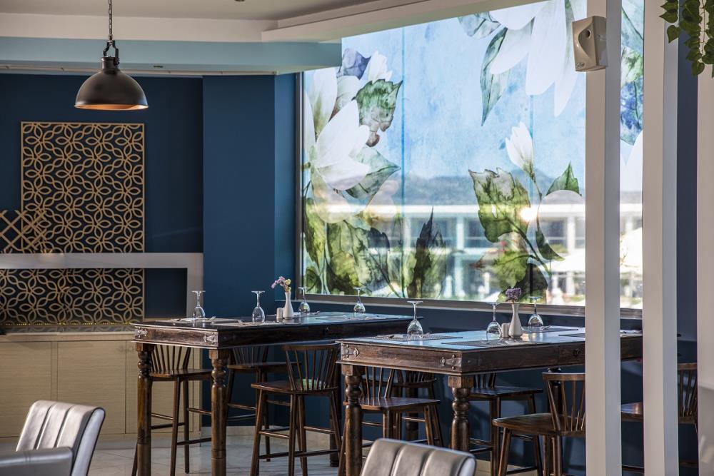 Restaurants & Bars 7