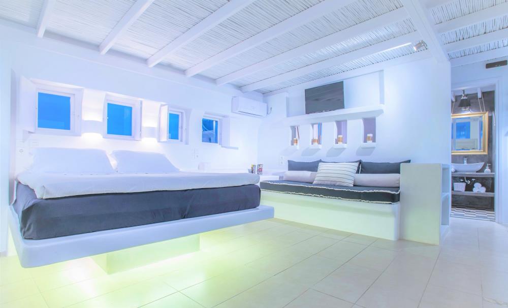Captain Zeppos White House (Milos)