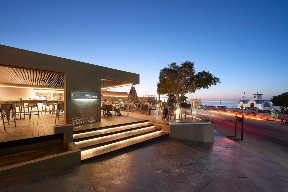 015-R-restaurant_73552114