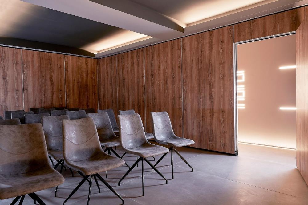 022-K-conference-room_73552123