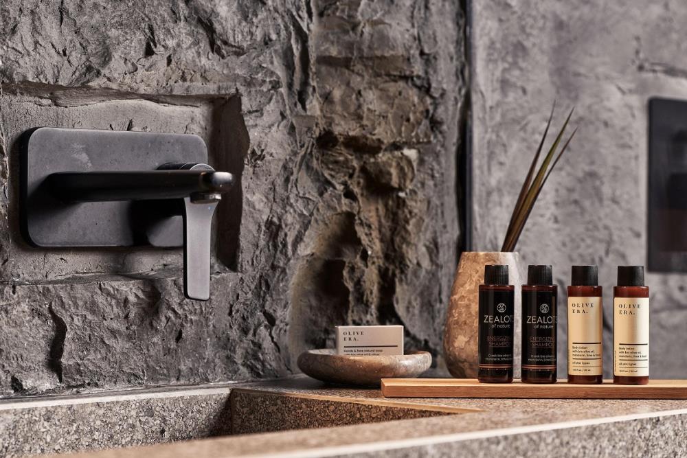 065-BD-bathroom-example-suite-deluxe-garden-view-e