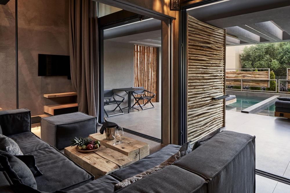 074-W-room-example-suite-grand-garden-view-grand-s