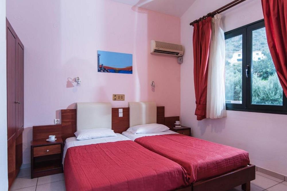 one bedroom apartment - 3 adults