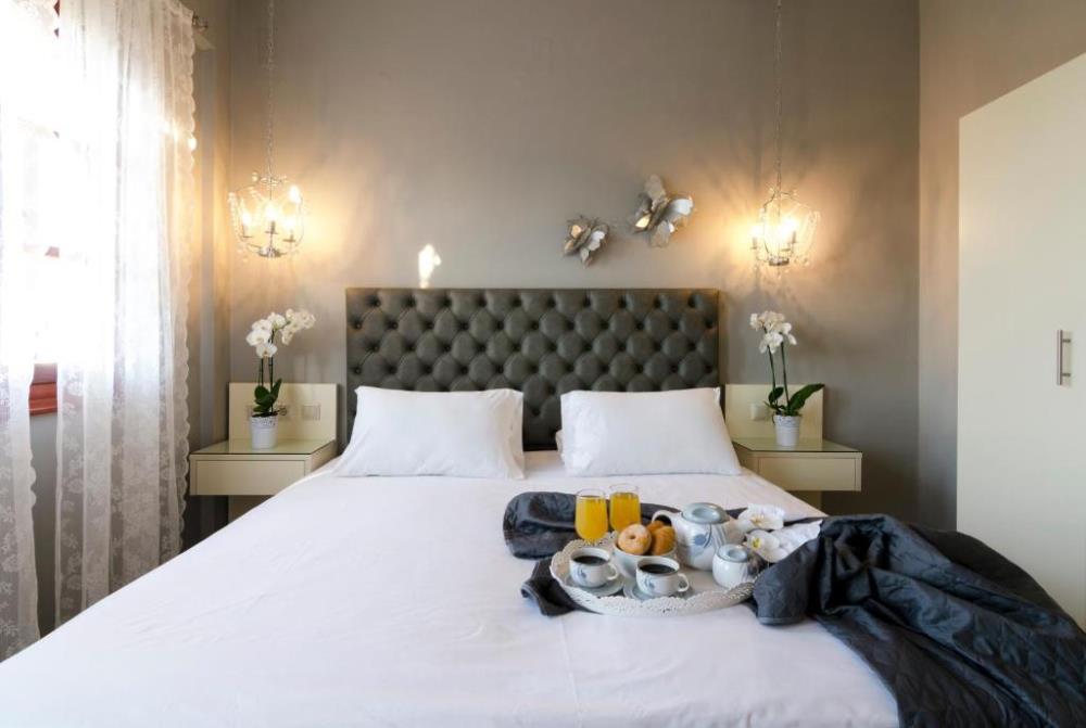 Superior One Bedroom Apartment with Pool View