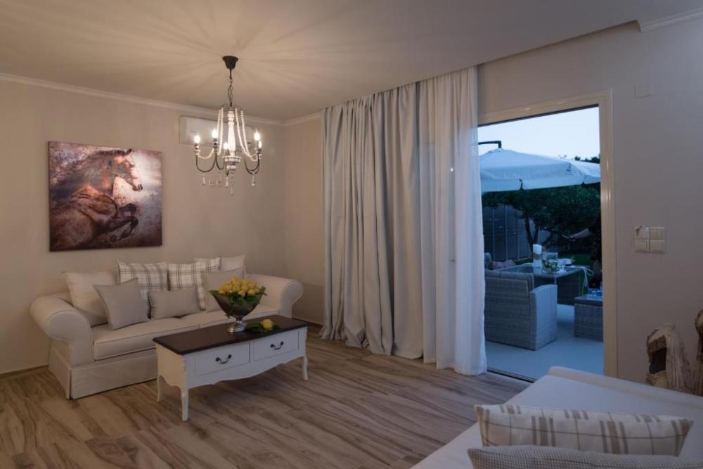 Luxury Two-Bedroom Apartment3