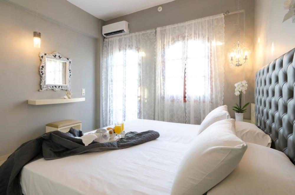 Superior One Bedroom Apartment with Pool View 1