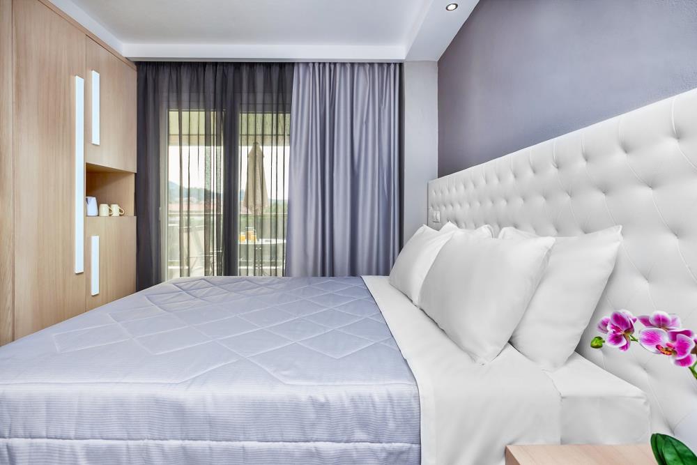 SUPERIOR DOUBLE ROOM d