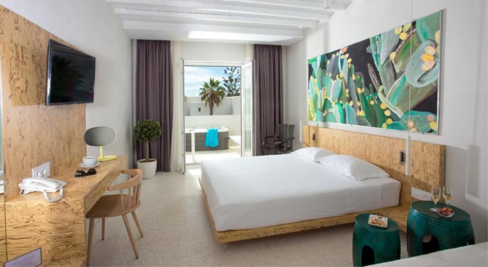 Relax Room Outdoor Pool No View