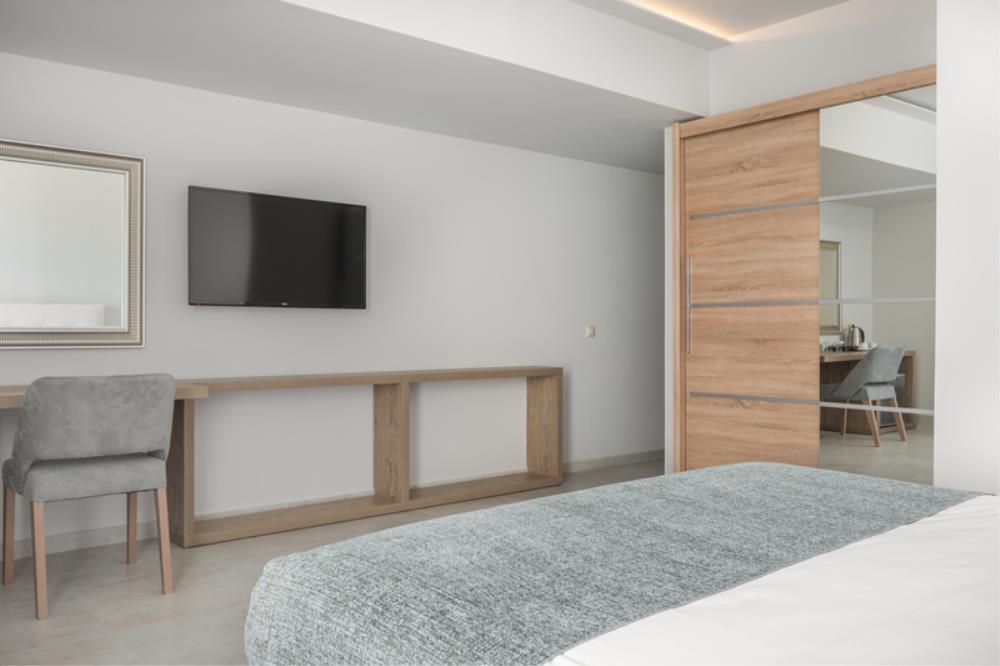 double-room-pool-view