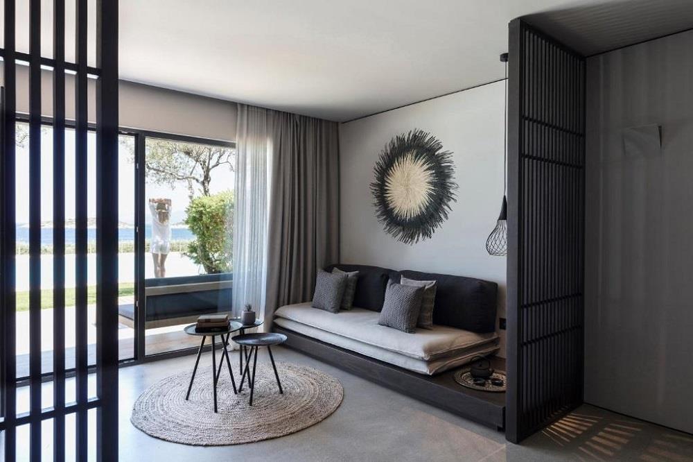 Junior Suite Sharing Pool Sea View